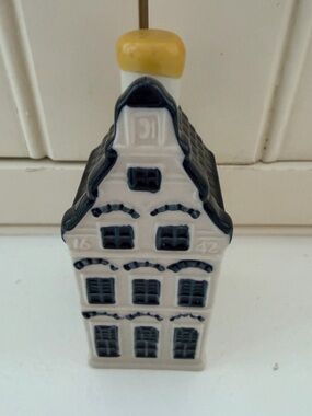 KLM Delft Blue House #17 Orphanage Miniature Holland Ceramic